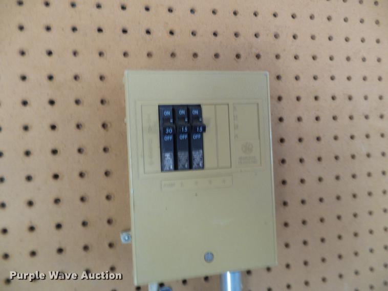 image for item DE5279 1993 Wells Cargo WW1611 enclosed cargo trailer