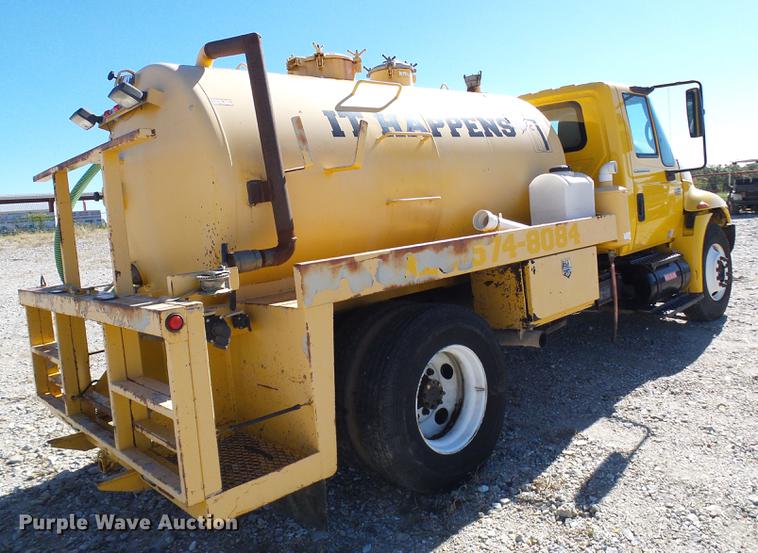 image for item DE5294 2004 International 4300 vacuum truck