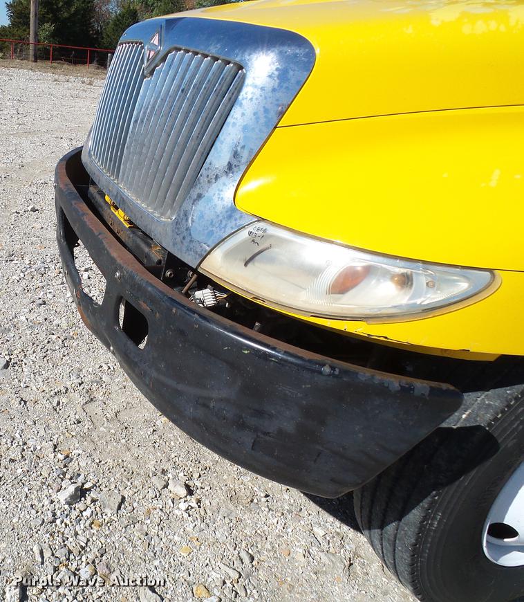 image for item DE5294 2004 International 4300 vacuum truck