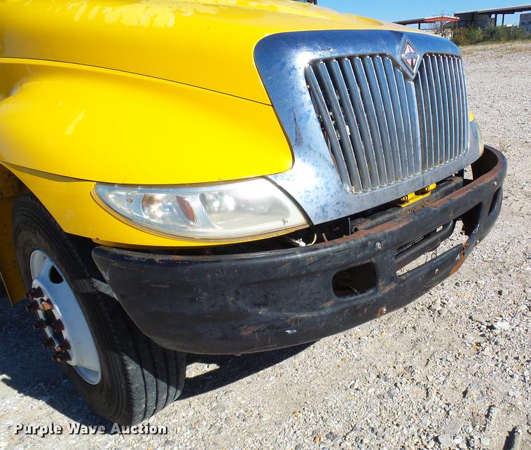 image for item DE5294 2004 International 4300 vacuum truck