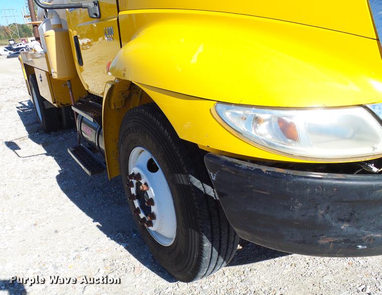 image for item DE5294 2004 International 4300 vacuum truck