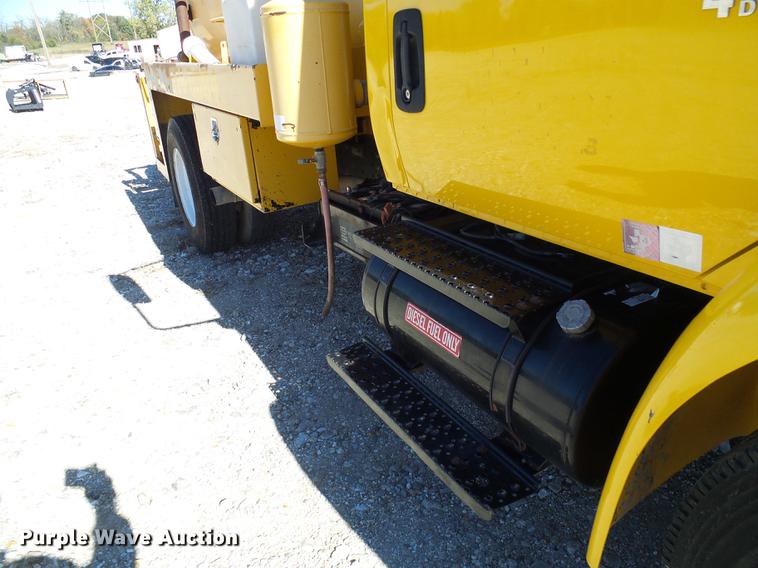 image for item DE5294 2004 International 4300 vacuum truck