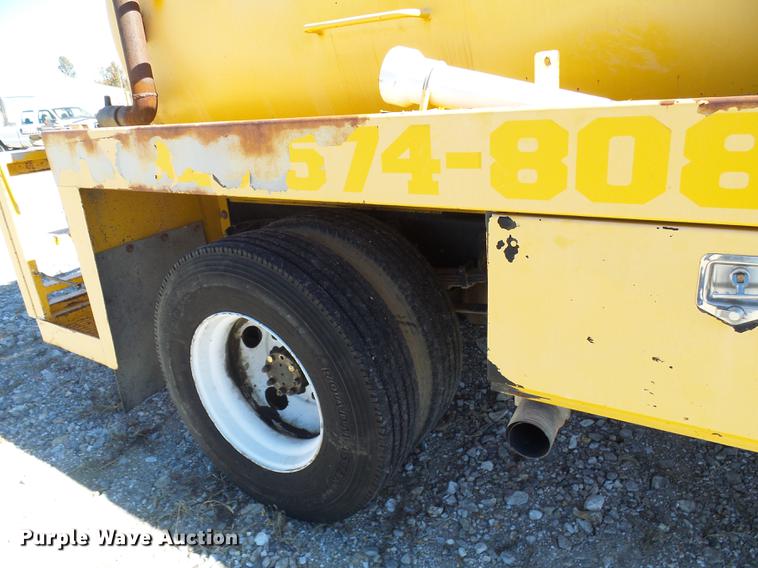 image for item DE5294 2004 International 4300 vacuum truck