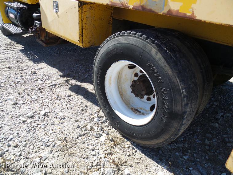 image for item DE5294 2004 International 4300 vacuum truck