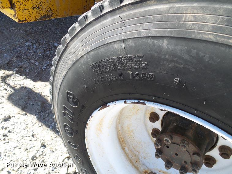 image for item DE5294 2004 International 4300 vacuum truck