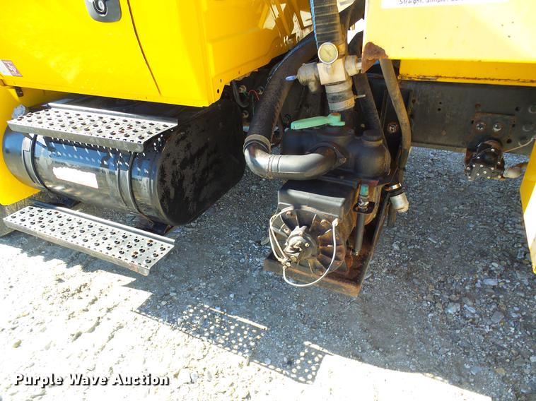 image for item DE5294 2004 International 4300 vacuum truck