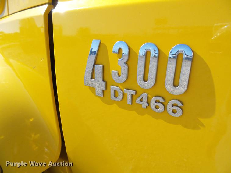 image for item DE5294 2004 International 4300 vacuum truck