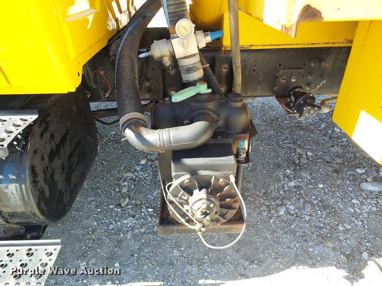 image for item DE5294 2004 International 4300 vacuum truck