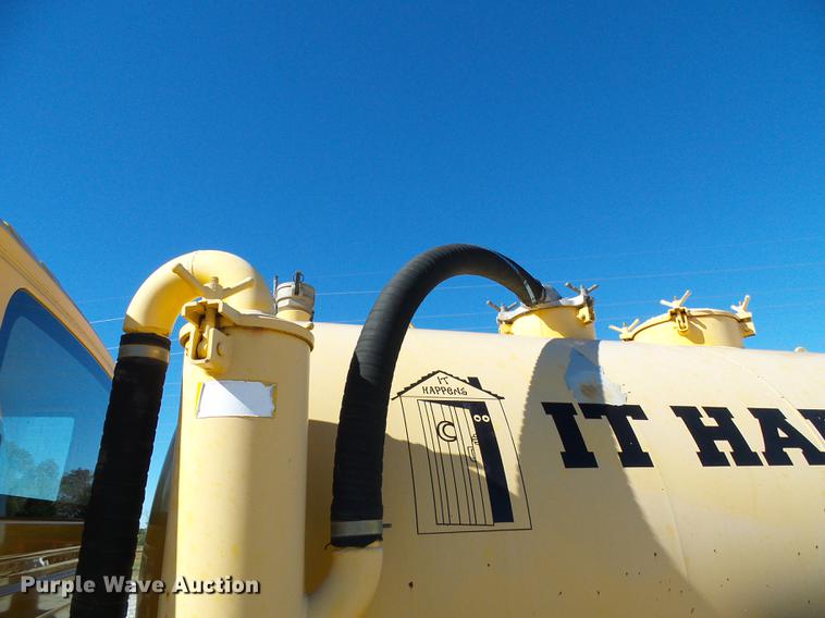 image for item DE5294 2004 International 4300 vacuum truck