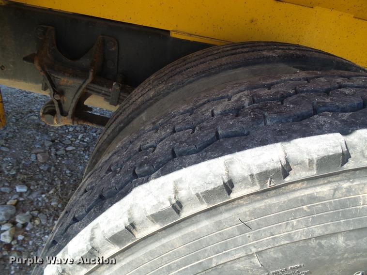 image for item DE5294 2004 International 4300 vacuum truck