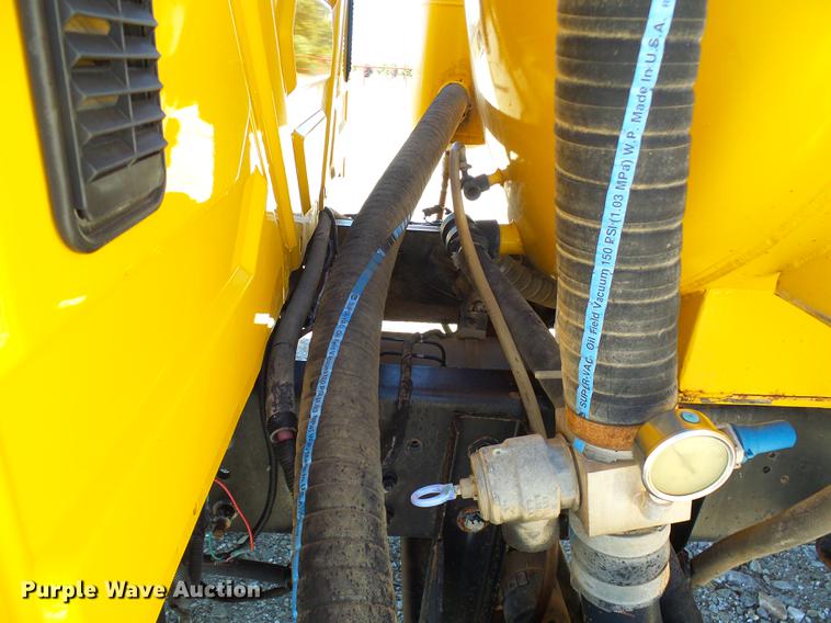 image for item DE5294 2004 International 4300 vacuum truck