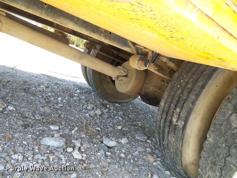 image for item DE5294 2004 International 4300 vacuum truck