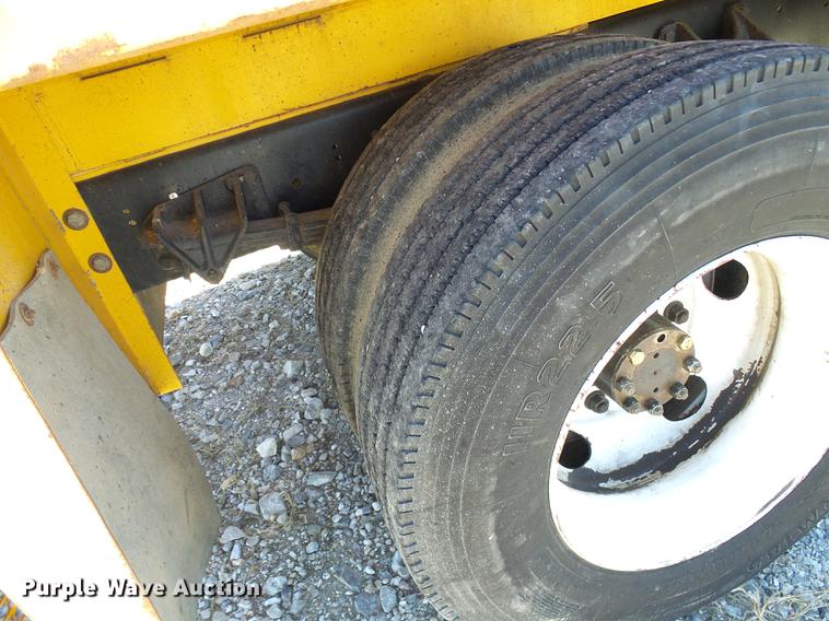 image for item DE5294 2004 International 4300 vacuum truck