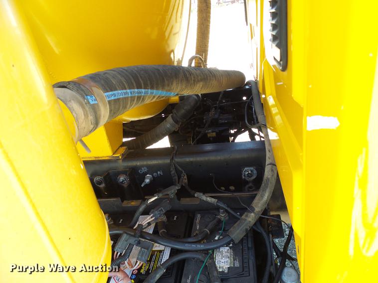 image for item DE5294 2004 International 4300 vacuum truck