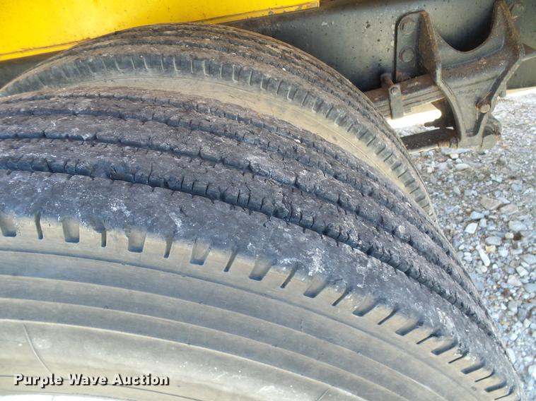 image for item DE5294 2004 International 4300 vacuum truck