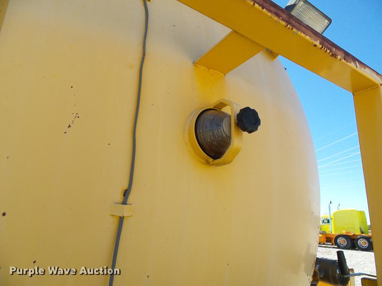 image for item DE5294 2004 International 4300 vacuum truck