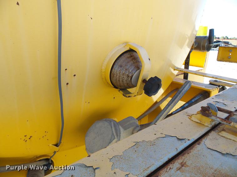 image for item DE5294 2004 International 4300 vacuum truck