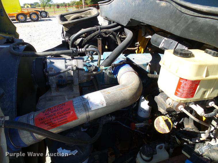 image for item DE5294 2004 International 4300 vacuum truck