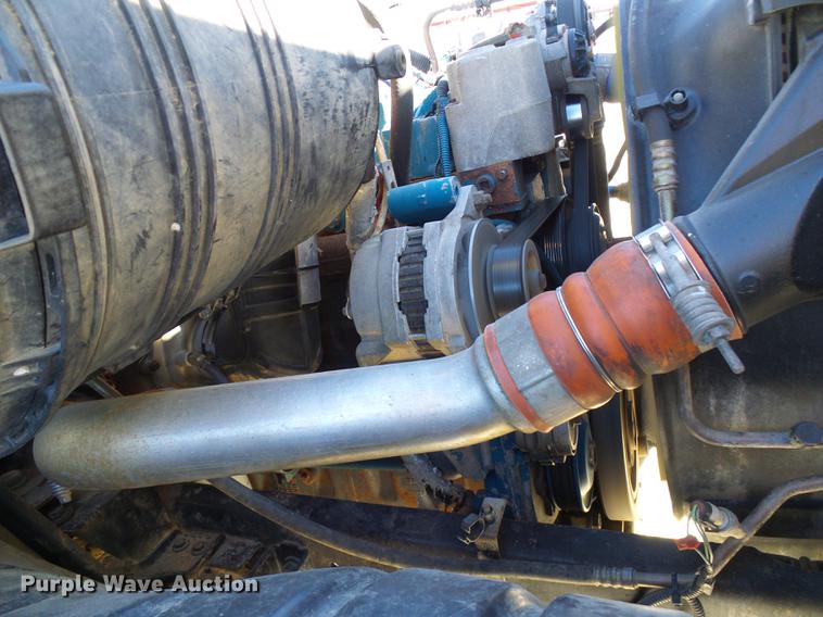 image for item DE5294 2004 International 4300 vacuum truck