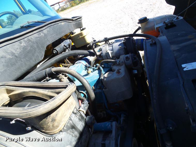 image for item DE5294 2004 International 4300 vacuum truck