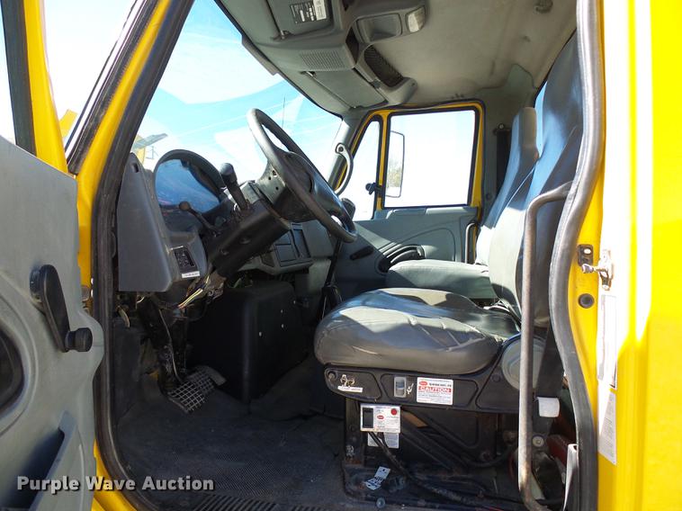 image for item DE5294 2004 International 4300 vacuum truck