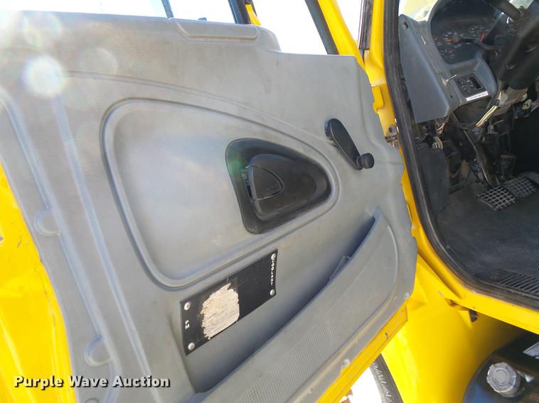 image for item DE5294 2004 International 4300 vacuum truck