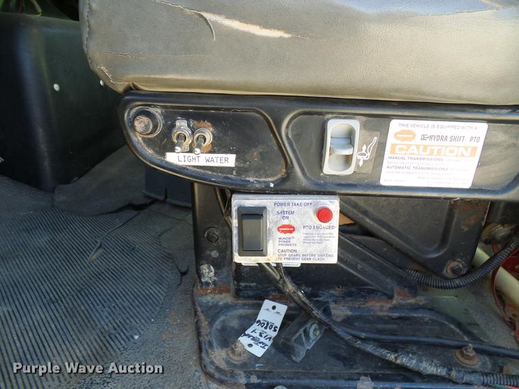 image for item DE5294 2004 International 4300 vacuum truck