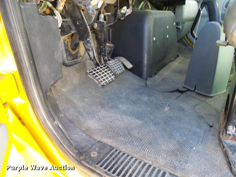 image for item DE5294 2004 International 4300 vacuum truck