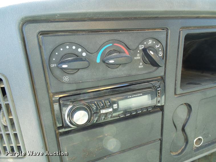 image for item DE5294 2004 International 4300 vacuum truck