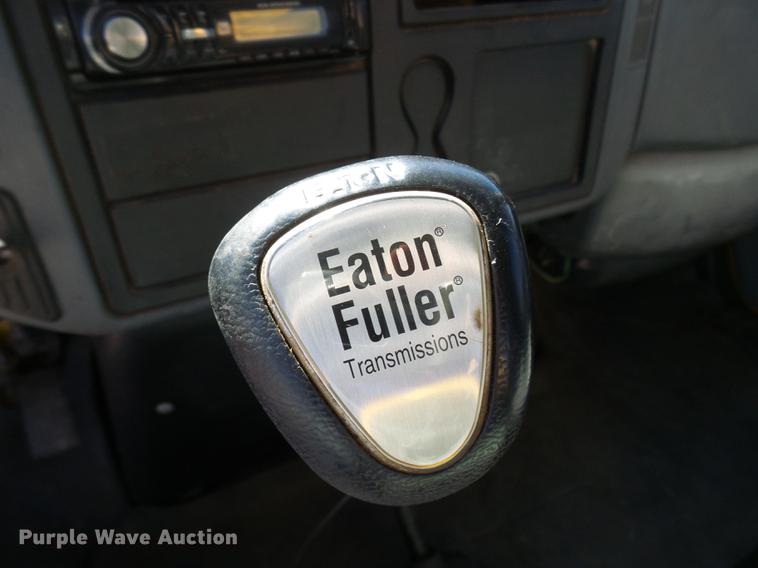 image for item DE5294 2004 International 4300 vacuum truck