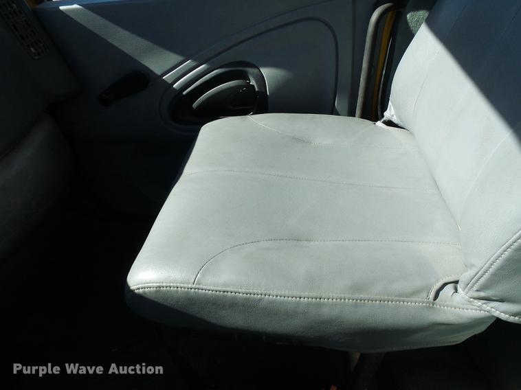 image for item DE5294 2004 International 4300 vacuum truck