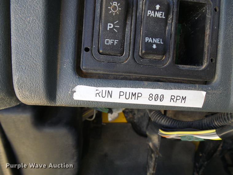 image for item DE5294 2004 International 4300 vacuum truck