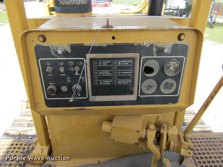 image for item DE5852 1985 Caterpillar D6H dozer