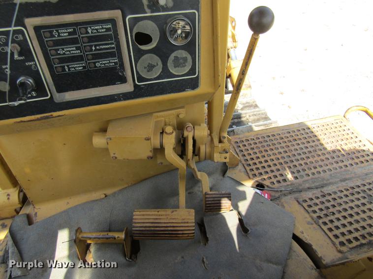 image for item DE5852 1985 Caterpillar D6H dozer