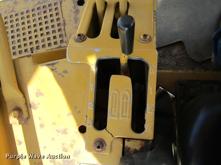 image for item DE5852 1985 Caterpillar D6H dozer