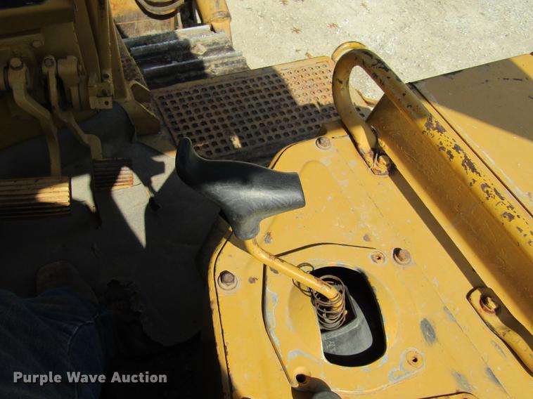 image for item DE5852 1985 Caterpillar D6H dozer