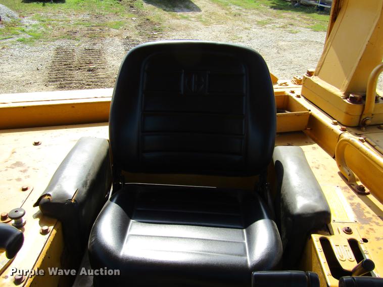 image for item DE5852 1985 Caterpillar D6H dozer