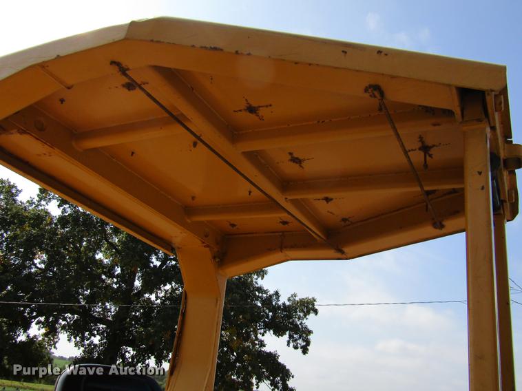 image for item DE5852 1985 Caterpillar D6H dozer