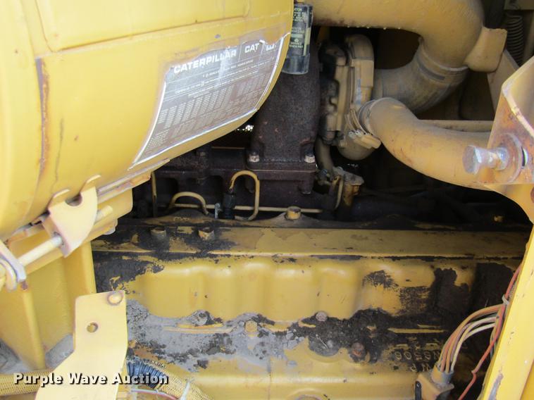 image for item DE5852 1985 Caterpillar D6H dozer