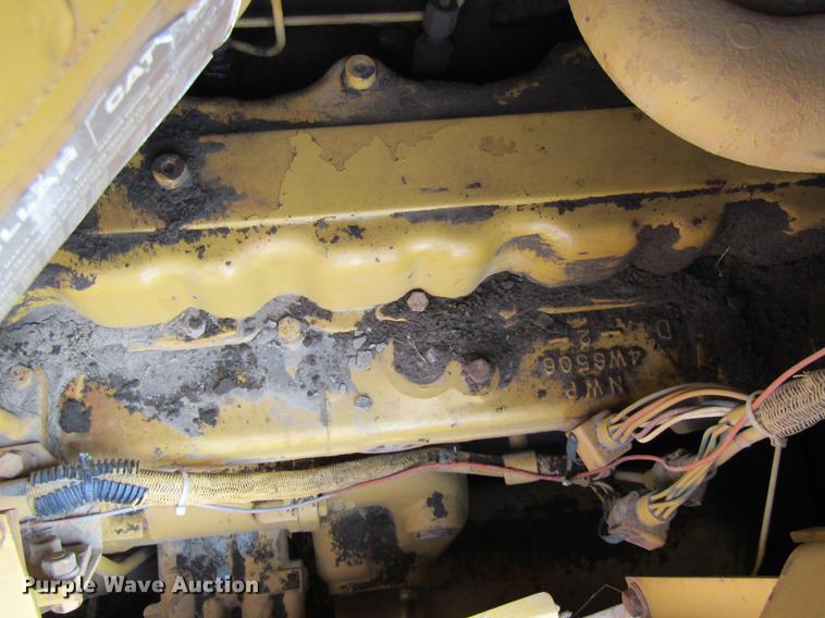 image for item DE5852 1985 Caterpillar D6H dozer