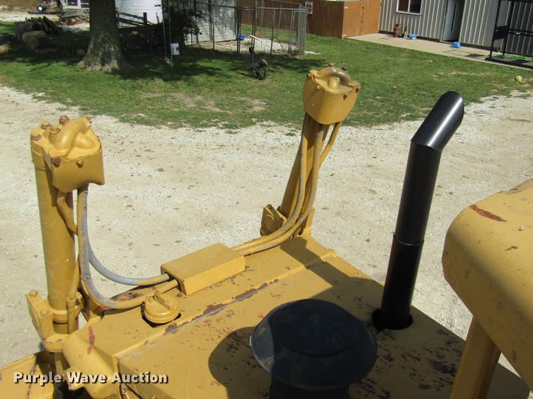 image for item DE5852 1985 Caterpillar D6H dozer
