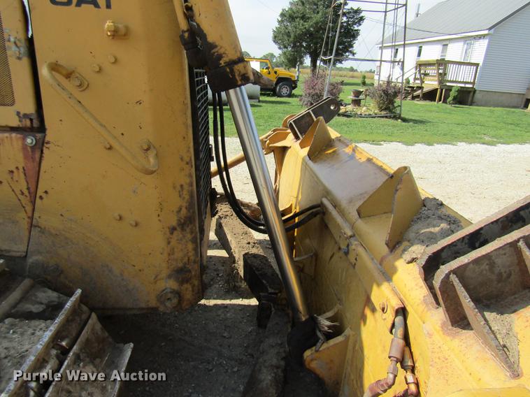 image for item DE5852 1985 Caterpillar D6H dozer