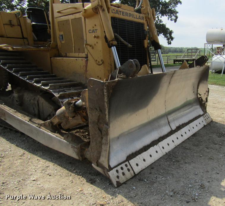 image for item DE5852 1985 Caterpillar D6H dozer