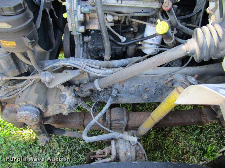 image for item DE5864 2001 International 4900 bucket truck