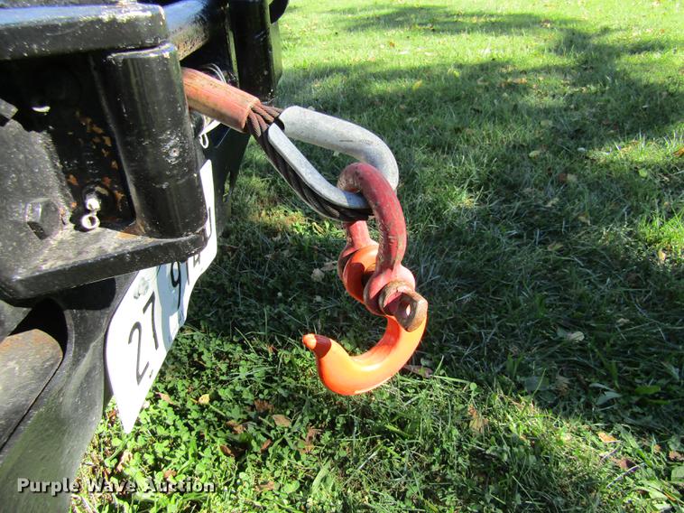 image for item DE5864 2001 International 4900 bucket truck