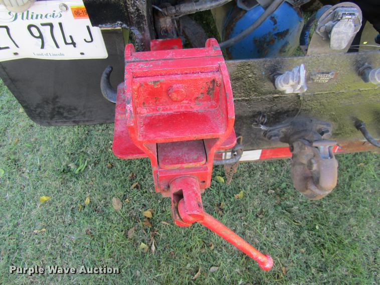 image for item DE5864 2001 International 4900 bucket truck