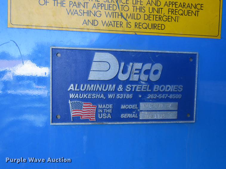 image for item DE5864 2001 International 4900 bucket truck