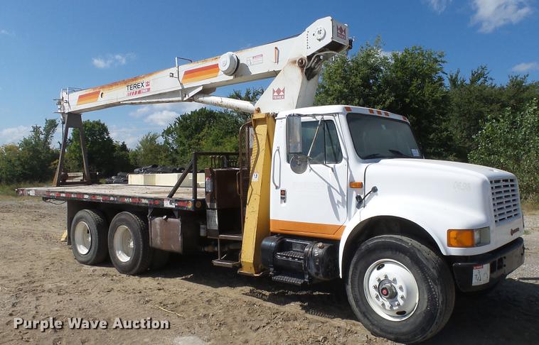 image for item DE7276 1990 International 4900 crane truck