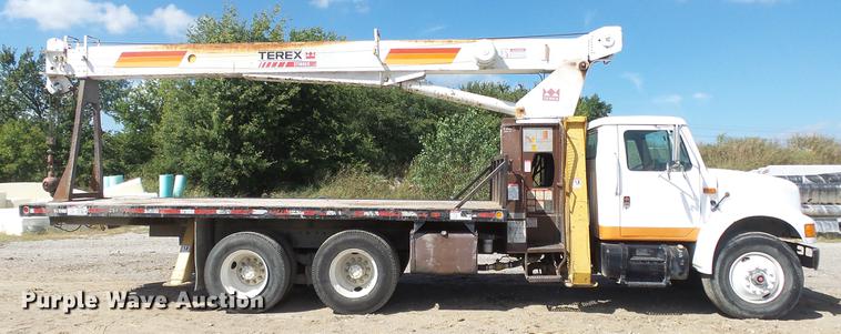image for item DE7276 1990 International 4900 crane truck