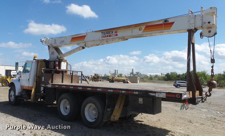 image for item DE7276 1990 International 4900 crane truck